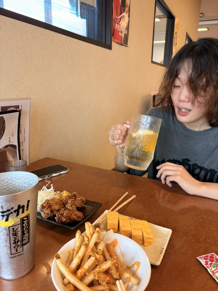 gokigen_mari's tweet photo. ヘアクリップ取れて喜ぶかぐも、
変顔で煽るかぐも、
角ハイでプハーするかぐも、
私の飲み物にストローさしてくれるかぐも。

あなたの全てがだいすき。だいすち。

明日、2人で部屋を出るけど、
ここまでが序章。
これからがチャプター1だよ🙂‍↕️

私があなたを幸せにする。
2人で幸せになろう😁💛 https://t.co/cAMXdsExgQ