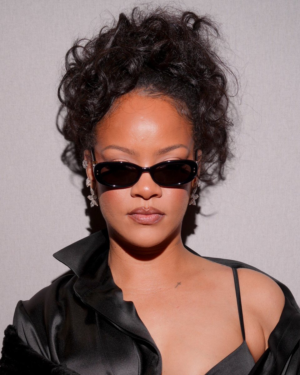 ComplexStyle's tweet photo. Rihanna at the Dior fashion Spring/Summer 2027 show https://t.co/al42QASyKX