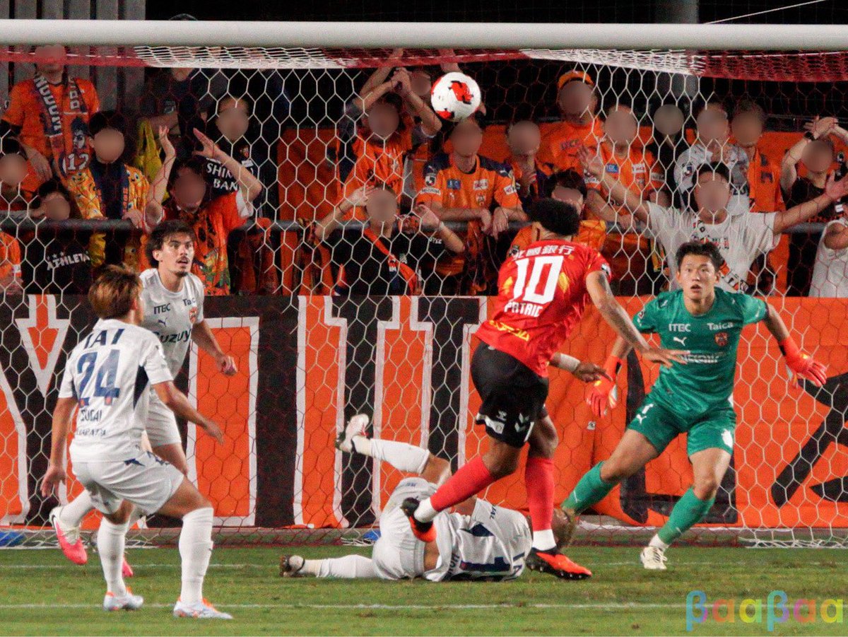 sheepbleatsbaa2's tweet photo. ルヴァン杯1stR2回戦、金沢0-2清水。ゴースタではJ1クラブと初対戦、日程の違いで休養十分の相手に中2日で挑む。前半積極的に攻めシュート数で上回るも枠を捉えず。後半に入り次第に清水に圧されGK50後藤の好守で耐えるも2失点を喫し敗戦、精度と決定力の差に泣く。次戦J3第9節アウェイ琉球戦 #zweigen https://t.co/i6YHCOskrZ