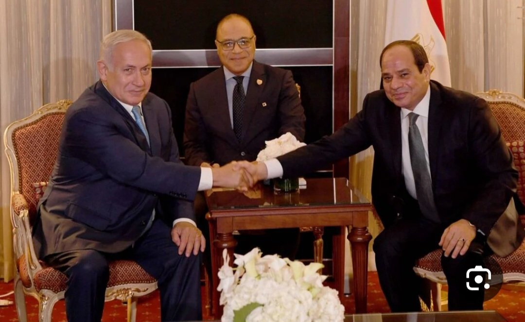 TSATSA1397's tweet photo. الصورة ابلغ من الكلام 
الى أمثالك من السرسجية في #مصر 
انتم اخر ناس تتكلمون https://t.co/3JERMMyIxA