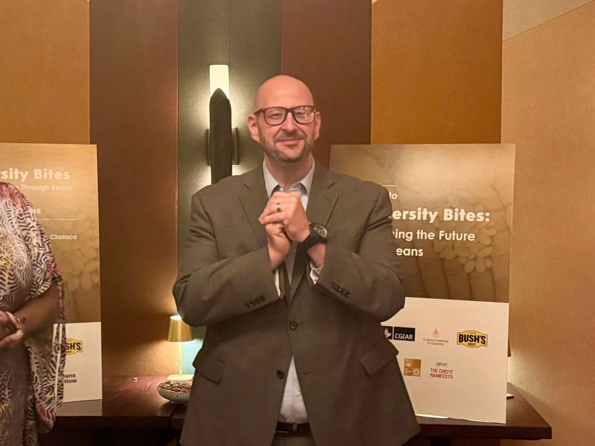 BiovIntCIAT_eng's tweet photo. On 24 September at #ClimateWeekNYC, the Alliance and @CIACulinary signed an MoU to connect science, biodiversity and culinary innovation.
Together, we’ll explore new ways to build more diverse, resilient and sustainable food systems. 👉 https://t.co/yfK5t9AVgH https://t.co/NzZFCX5Wbc