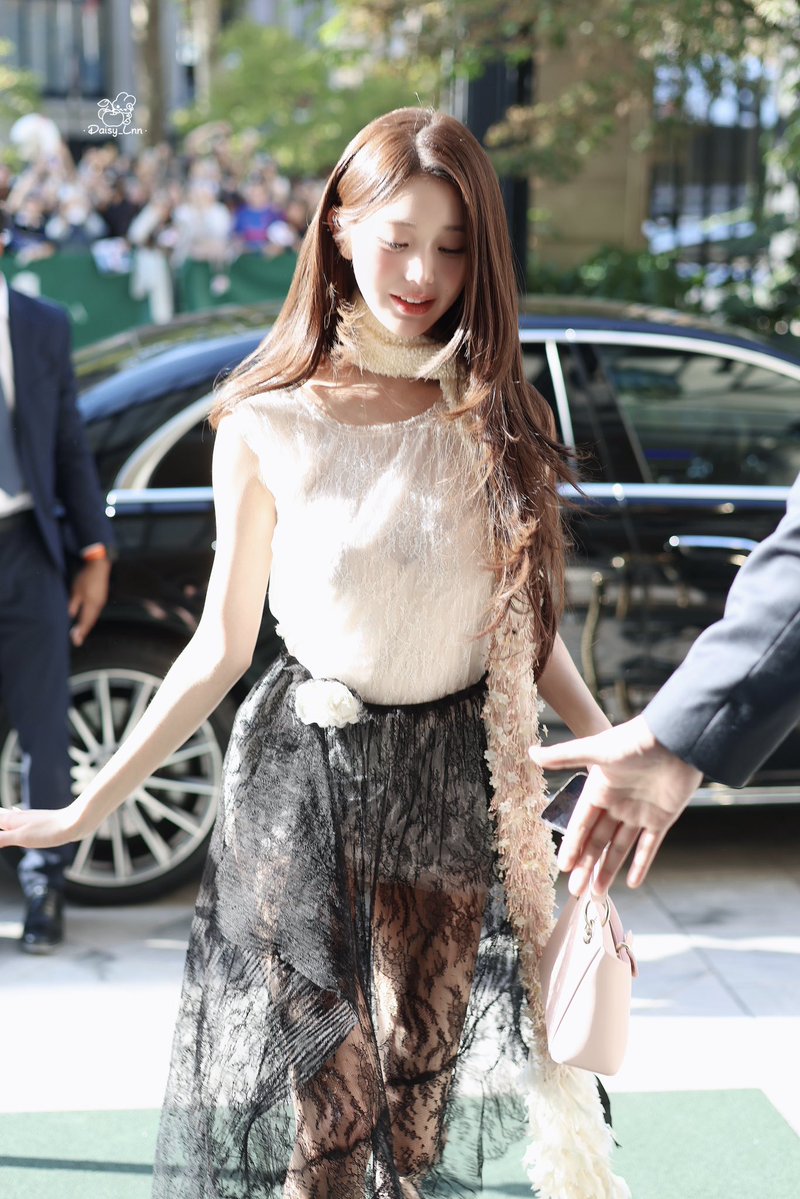 Daisy_Lnn's tweet photo. 26.09.29 

#장원영 #JANGWONYOUNG #WONYOUNG #ParisBoundWonyoung
#DiorSS27 @Dior https://t.co/6ggGBuh2wS