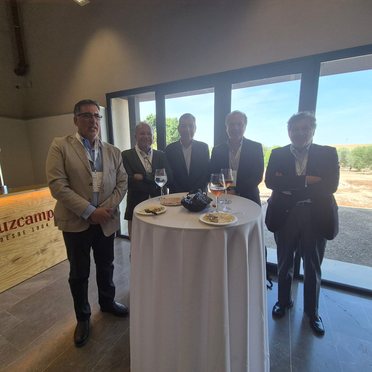 FEICASE's tweet photo. XIV Foro de la Empresa Agroalimentaria y de la Distrib Cial organizado por @LANDALUZ_Asoc  y @SomosCAEA en el que se han abordado 3 ámbitos decisivos para el presente y el futuro del sector: la calidad institucional, la regulación y la sostenibilidad. https://t.co/qF8IbLrfn6