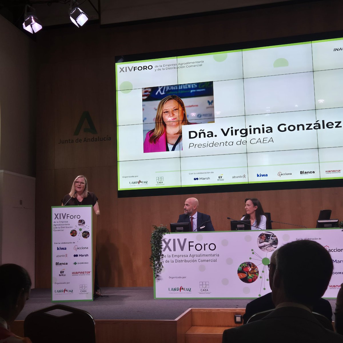FEICASE's tweet photo. XIV Foro de la Empresa Agroalimentaria y de la Distrib Cial organizado por @LANDALUZ_Asoc  y @SomosCAEA en el que se han abordado 3 ámbitos decisivos para el presente y el futuro del sector: la calidad institucional, la regulación y la sostenibilidad. https://t.co/qF8IbLrfn6