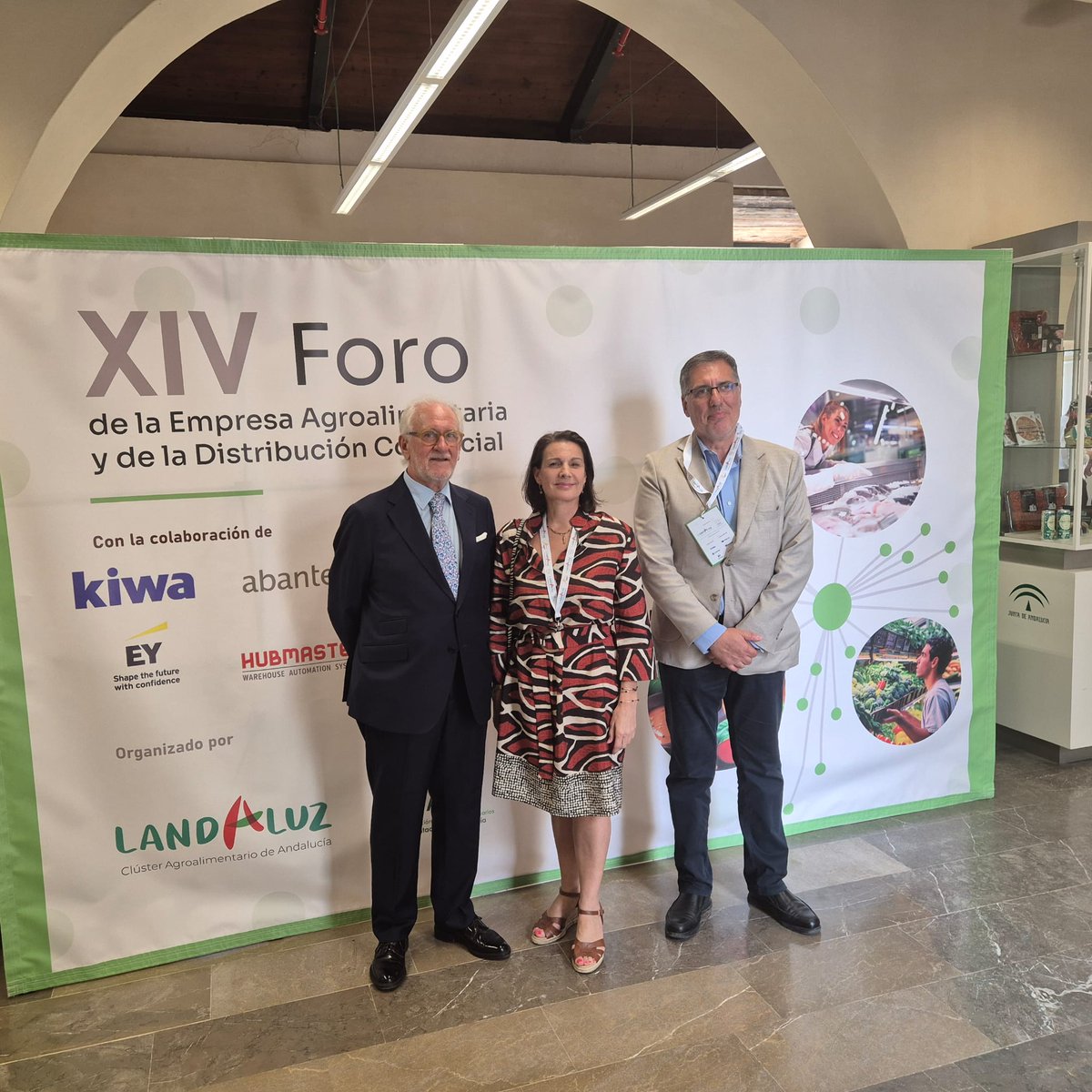 FEICASE's tweet photo. XIV Foro de la Empresa Agroalimentaria y de la Distrib Cial organizado por @LANDALUZ_Asoc  y @SomosCAEA en el que se han abordado 3 ámbitos decisivos para el presente y el futuro del sector: la calidad institucional, la regulación y la sostenibilidad. https://t.co/qF8IbLrfn6