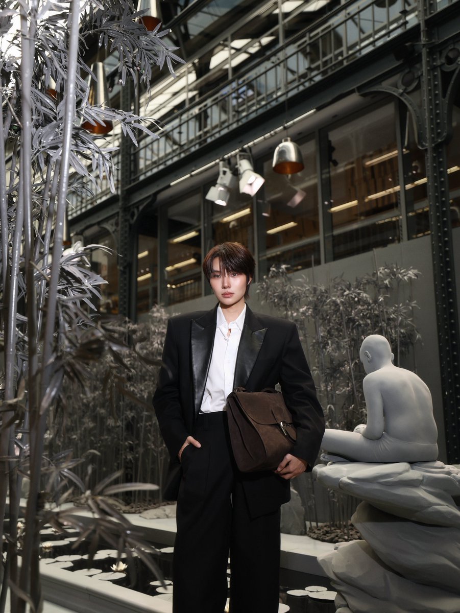 nampingnapat's tweet photo. One of my life experience with Hans op de beeck and Delvaux

A DELVAUX MOMENT WITH NAMPING
#NampingxDelvaux
#Delvaux
#nampingster https://t.co/h0qk7kWHv9