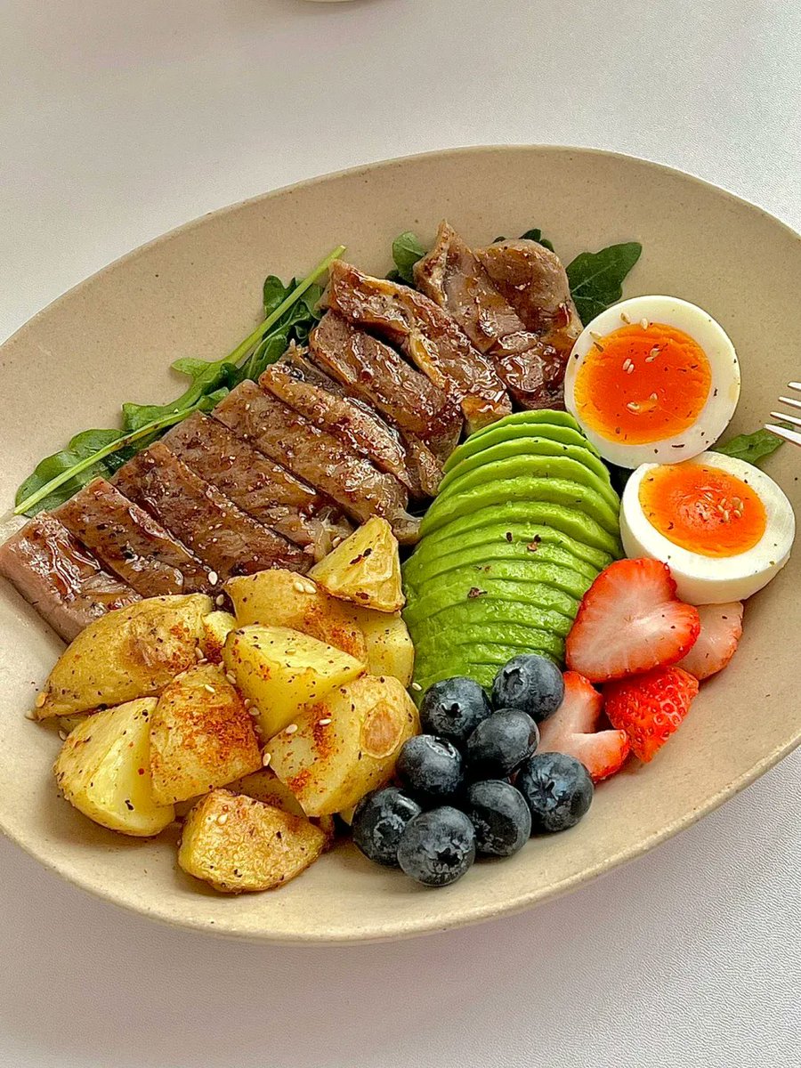 marqueriteggbqx's tweet photo. Para tu desayuno: tortita de avena con espinacas y aguacate, ligera y llena de energía para empezar el día. Saludable y deliciosa!， https://t.co/3Z4Mi2z4bB