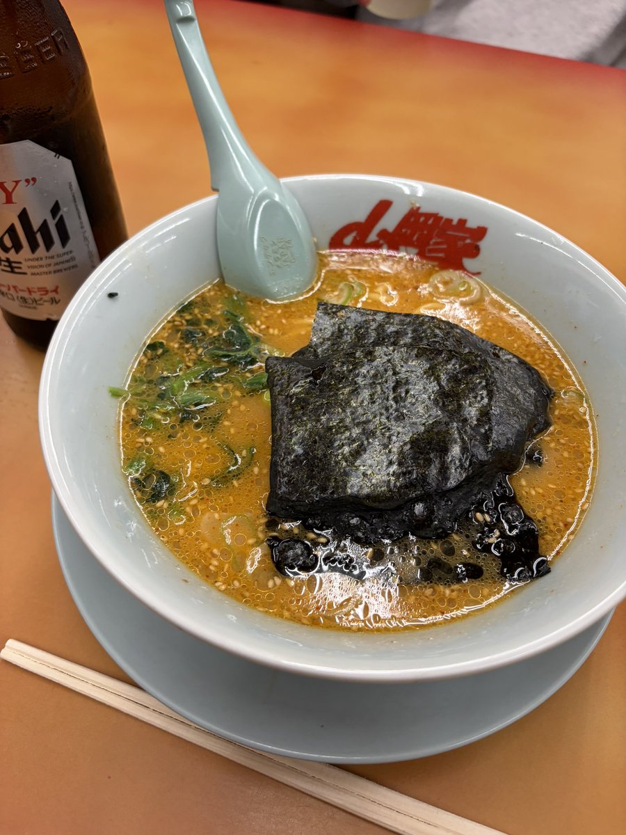 nyam___pp's tweet photo. 友達が車出してくれて、今日人生初の山岡家食べた〜美味かった🍜足りな過ぎて帰りの車でハッシュドポテトとこのカヌレのバカ美味いやつ食って、帰って普通に過食した。 https://t.co/9LG8XKBdUD
