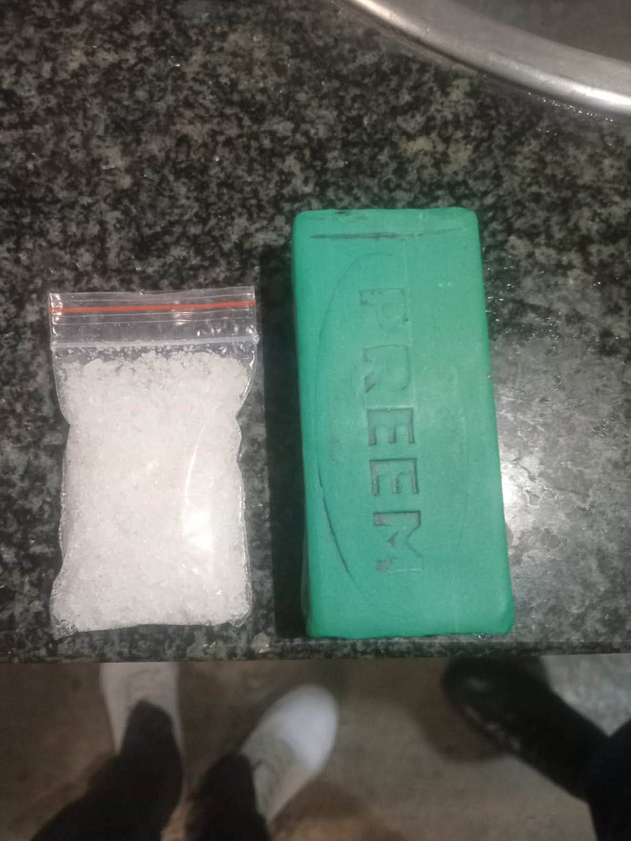 _ArriveAlive's tweet photo. Suspects arrested in connection with the suspected possession and distribution of illegal narcotics
https://t.co/m8LVEDcaUK
#ArriveAlive #Crime @SAPoliceService https://t.co/0PsRBKm2O1