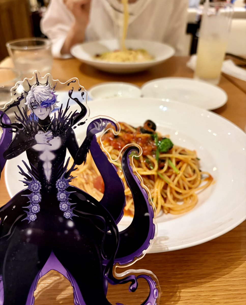akebono1130's tweet photo. 劇団四季のリトルマーメイド観てきました〜！舞台装置が豪華＆色彩豊かで本当に綺麗だった😭
音楽も全部良くて、エ‼️こんなにずっと歌ってくれるもんなんですか⁉️と密かに思ったり...
アースラ様と手下2匹(劇団四季版だとウミヘビ？)は出てくるだけでこっちまで悪い顔になっちゃう良い悪役っぷりでした https://t.co/HgZh1fmgGt