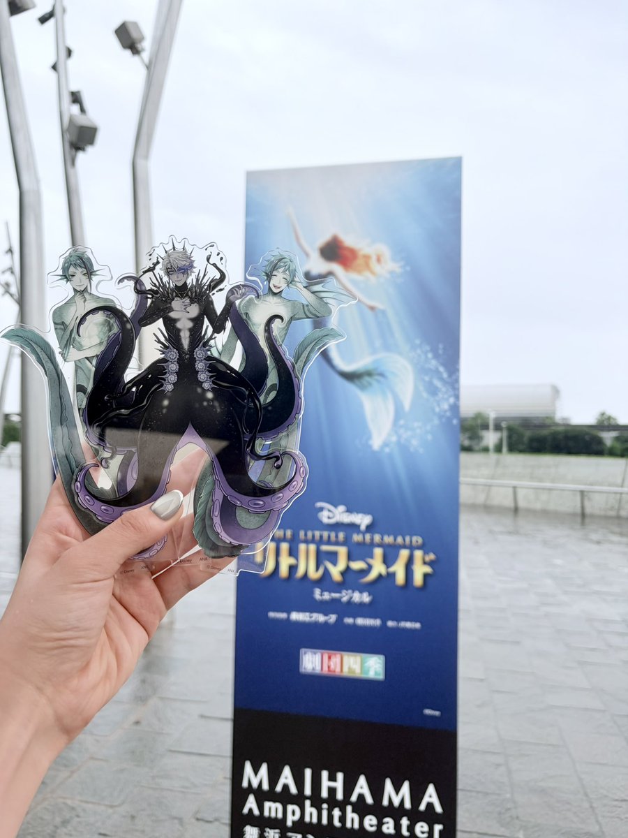 akebono1130's tweet photo. 劇団四季のリトルマーメイド観てきました〜！舞台装置が豪華＆色彩豊かで本当に綺麗だった😭
音楽も全部良くて、エ‼️こんなにずっと歌ってくれるもんなんですか⁉️と密かに思ったり...
アースラ様と手下2匹(劇団四季版だとウミヘビ？)は出てくるだけでこっちまで悪い顔になっちゃう良い悪役っぷりでした https://t.co/HgZh1fmgGt