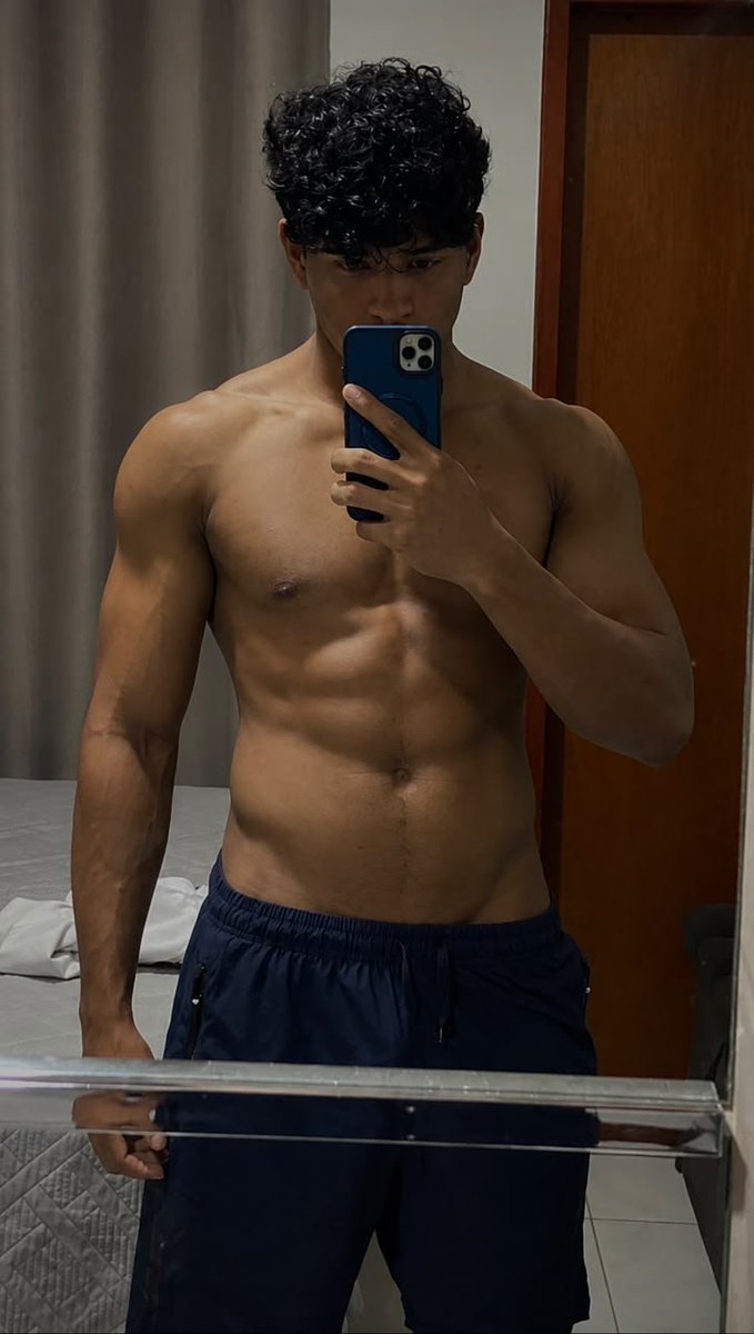veveanane's tweet photo. Qual ficou melhor? https://t.co/cF4GVLoTlL