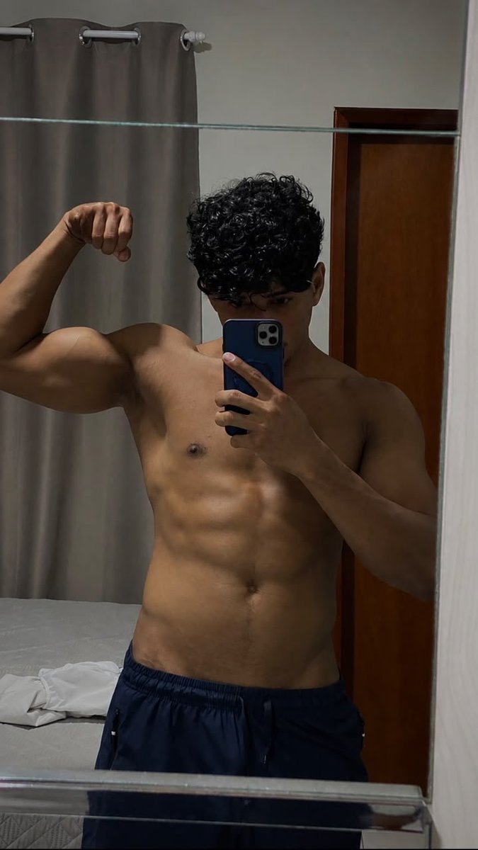 veveanane's tweet photo. Qual ficou melhor? https://t.co/cF4GVLoTlL