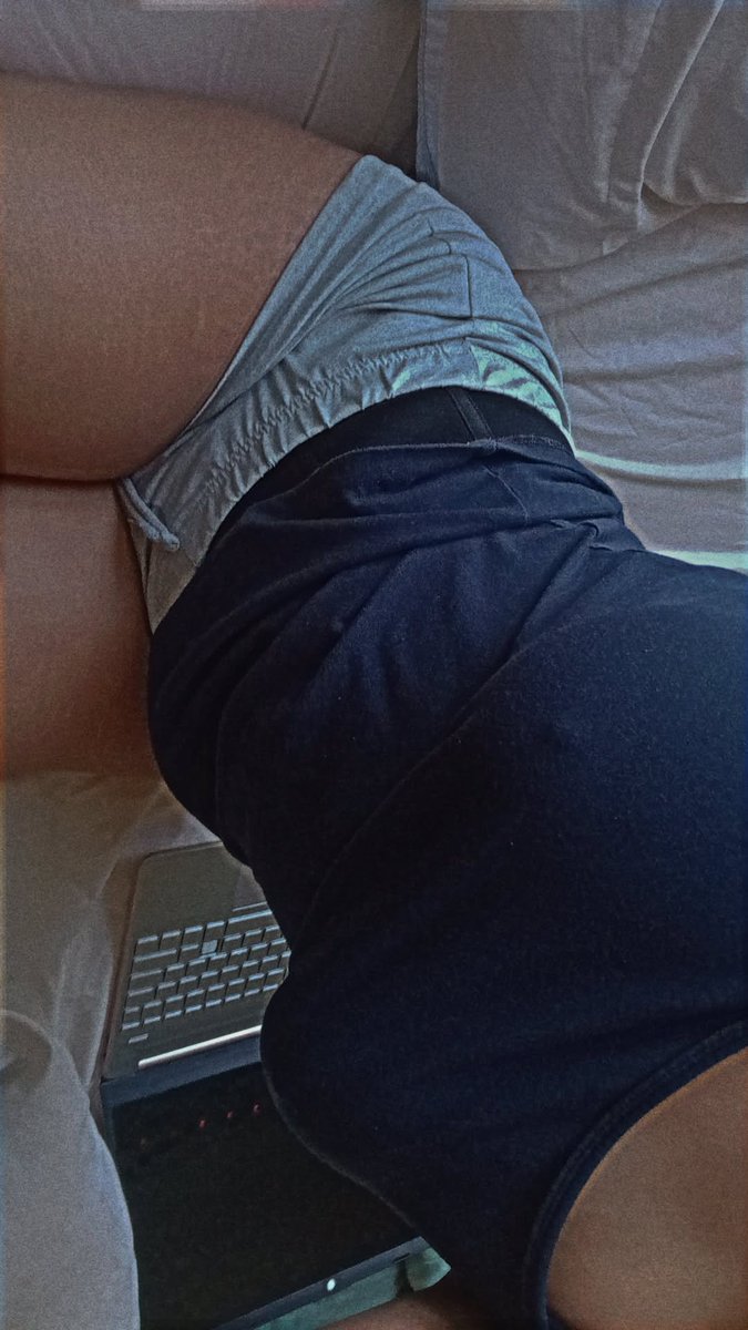Sukkozukko's tweet photo. Morning😚 It would be a good morning if I had someone to fuck me awake👀👀 https://t.co/UyIG3kcfQx