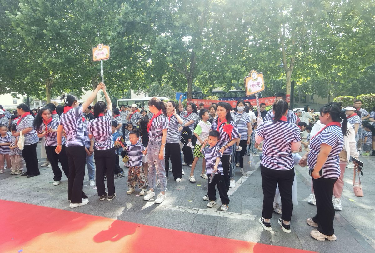 Liaafrianixu1's tweet photo. Today at the 酉医悦峙 event, we explored innovative healthcare tech with warm smiles and insightful talks! https://t.co/E2IW1QDWsD