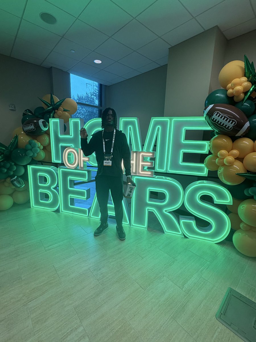 adrianpetersonj's tweet photo. I had a very good time at @BUFootball this past weekend very grateful for the game invite and to experience this game. #sicem #classof2030 https://t.co/M90eHP81K6