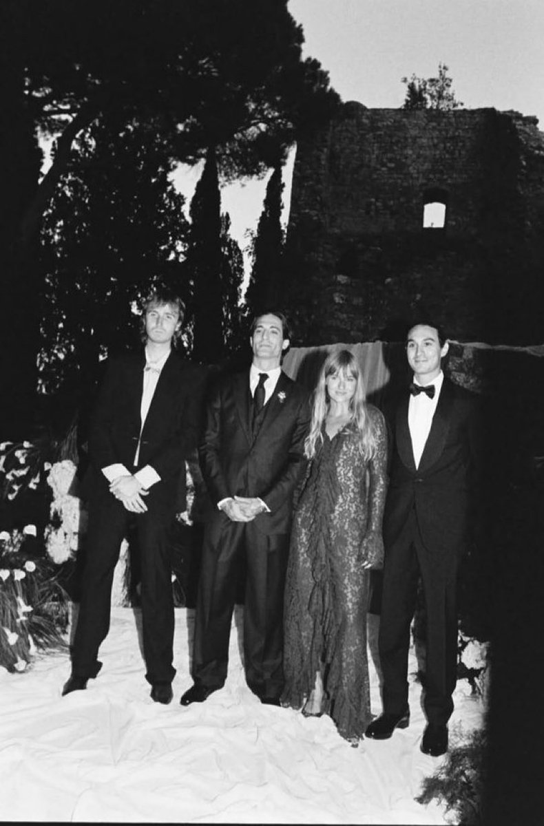 acciomvneskin's tweet photo. 2017-2026, nove anni dopo al matrimonio di damiano😭😭😭quanto siete stupendi https://t.co/Xx9lOMcxYX