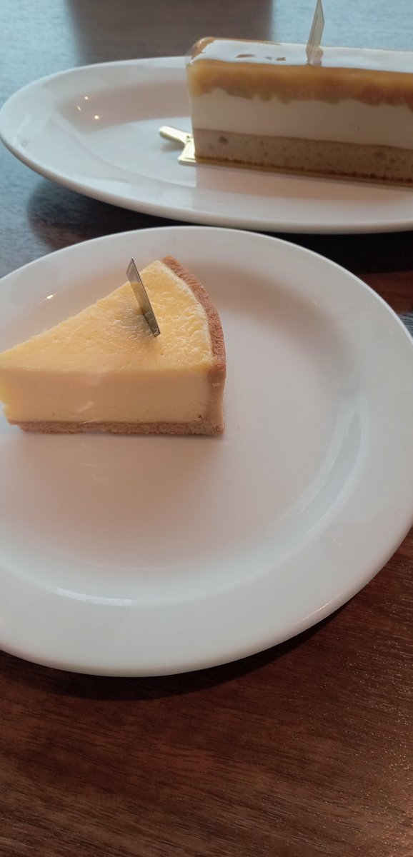 lie_kurose_'s tweet photo. 誕生日なので、とことん贅沢に❤
ケーキを2個食べました🍰

(ダイエットは何処へ行った❓
<(；ﾟзﾟ)>～♪) https://t.co/mVUfby6mhW
