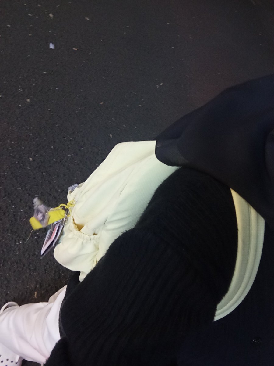 wishlysaiv's tweet photo. fira dengan tas kuningnya <33 https://t.co/TjgfQWdc7Q