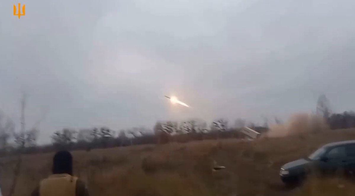 NOELreports's tweet photo. ❗️Ukraine has received a new NASAMS air defense system and an accompanying package of missiles from the United States and Norway, President Zelensky announced. France and Germany have also recently supplied additional missiles to strengthen Ukrainian air defenses. NASAMS can use AIM-120 AMRAAM missiles and AIM-9 Sidewinders, as well as extended-range AMRAAM-ER interceptors. #Ukraine