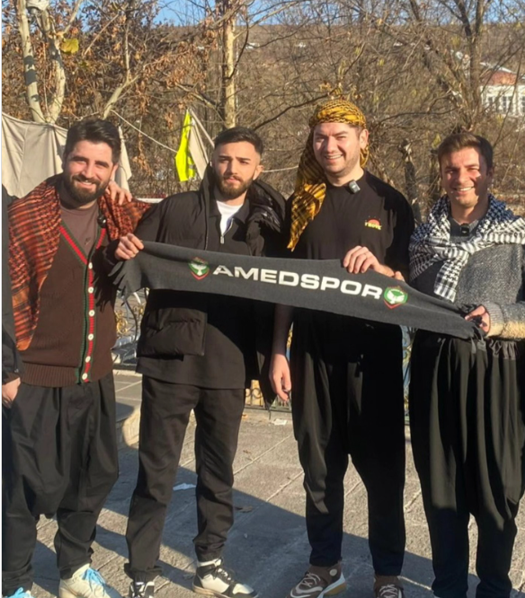 pashacomtr's tweet photo. Bakın, bu uzun bir süreç. Ama her sürecin bir sonu vardır.

Gri alanda içerik üretenler, günün sonunda insan içine çıkamaz hale gelir.

Bu takım doğrudan siyasidir; bir projedir.

Biraz delikanlı, biraz da adam olun. Geç olmadan gerçekleri konuşun. https://t.co/bluLyumiwT