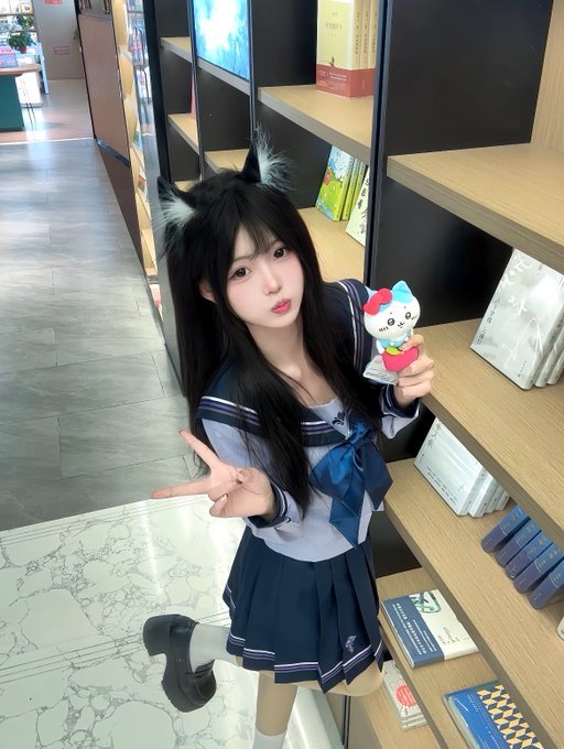 cross_whind's tweet photo. 现在刚拍的 看我像可爱的小猫不。

有人要锐评我的福吗

1：看福    2：看🐻

Luo照  实况！！不要🚪看了别说黑就行！！ https://t.co/0XH9kEgbY4