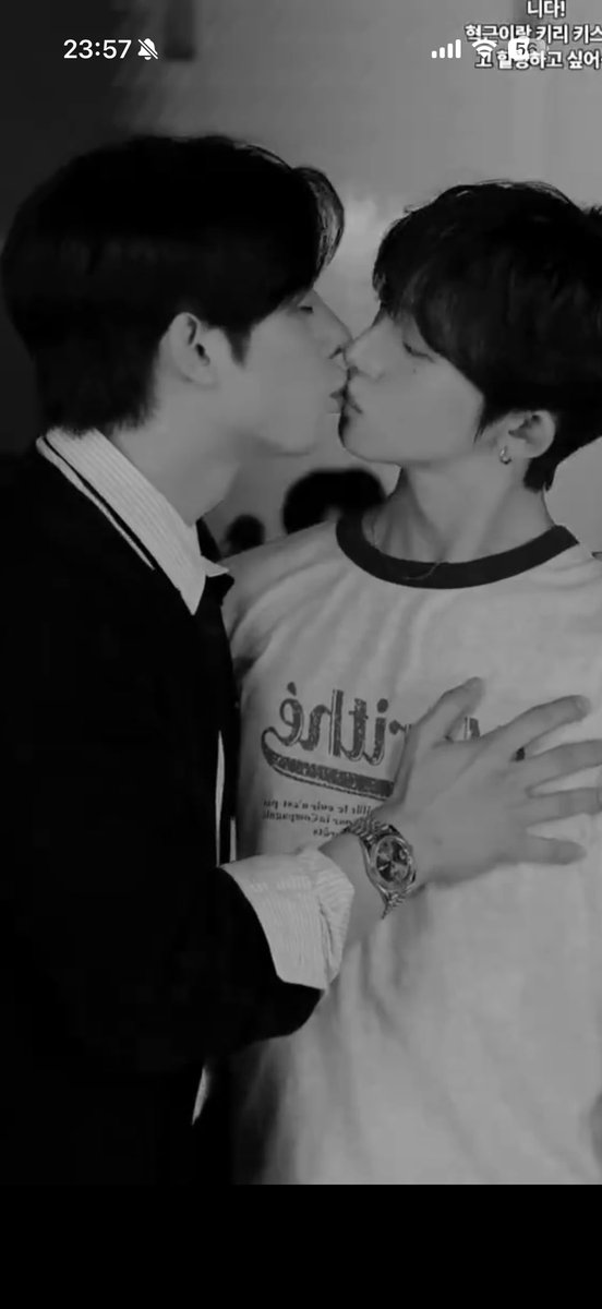 izk2kk's tweet photo. 아니 니네 입술뽀뽀 그만해 https://t.co/if4fwoy3hK