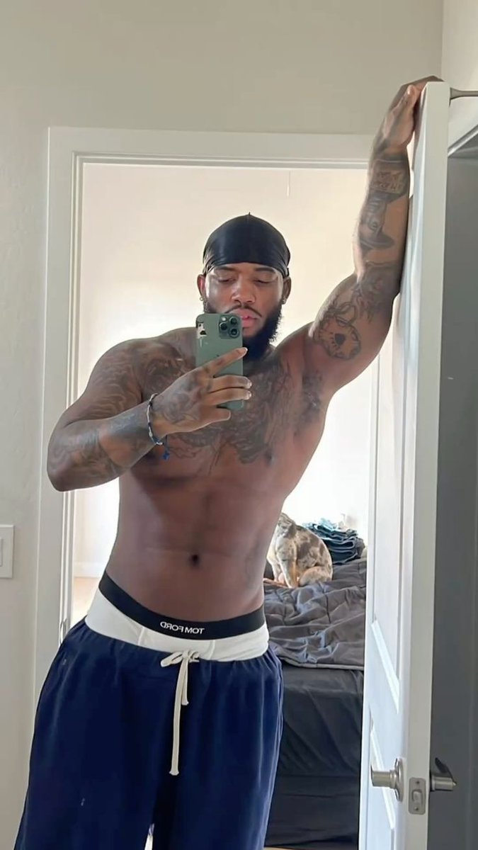 Maleeyecan53414's tweet photo. Damn he fine and sexy😋
#sexymuthafucka #sexyblackmen #eyecandy #maleeyecandy https://t.co/NbwO3td6gE
