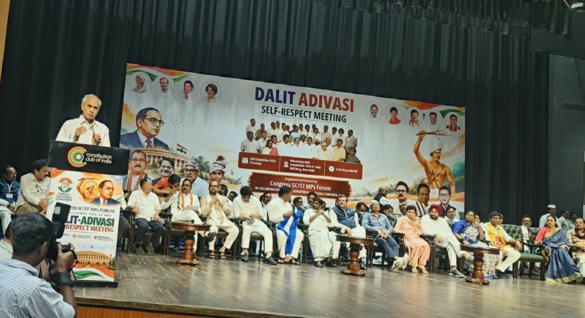 HC_meenaMP's tweet photo. आज नई दिल्ली में कांग्रेस पार्टी द्वारा आयोजित ‘दलित-आदिवासी स्वाभिमान बैठक’ को संबोधित किया।
इस दौरान पंजाब के पूर्व मुख्यमंत्री श्री चरणजीत सिंह चन्नी जी एवं महिला कांग्रेस की राष्ट्रीय अध्यक्ष श्रीमती अलका लांबा जी से देश में दलितों एवं आदिवासियों के सम्मान, अधिकार और सामाजिक न्याय से जुड़े महत्वपूर्ण विषयों पर विस्तार से चर्चा हुई।
उत्तराखंड के हल्द्वानी में कांग्रेस अध्यक्ष आदरणीय श्री मल्लिकार्जुन खरगे जी के कार्यक्रम के बाद मंच के ‘शुद्धिकरण’ की घटना ने एक बार फिर समाज में मौजूद जातिगत भेदभाव और छुआछूत की मानसिकता पर गंभीर सवाल खड़े किए हैं।
दलितों और आदिवासियों का सम्मान कोई कृपा नहीं, बल्कि उनका संवैधानिक अधिकार है। 
सामाजिक न्याय और संविधान की मूल भावना की रक्षा और दलित–आदिवासी स्वाभिमान एवं अधिकारों के लिए हमारी आवाज संसद से सड़क तक मजबूती से उठती रहेगी।
@INCIndia
@kharge
@RahulGandhi
@CHARANJITCHANNI 
@LambaAlka 
@incrajasthan