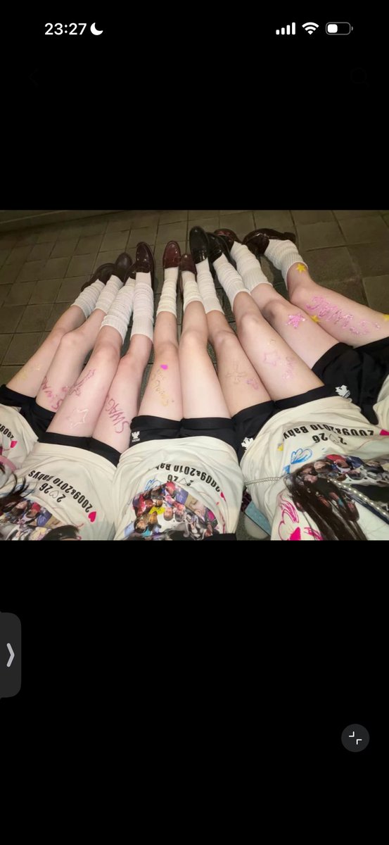 x8yxo's tweet photo. 網タイツとか生足っていいよね💕
#オナペ https://t.co/zmNkIqorie