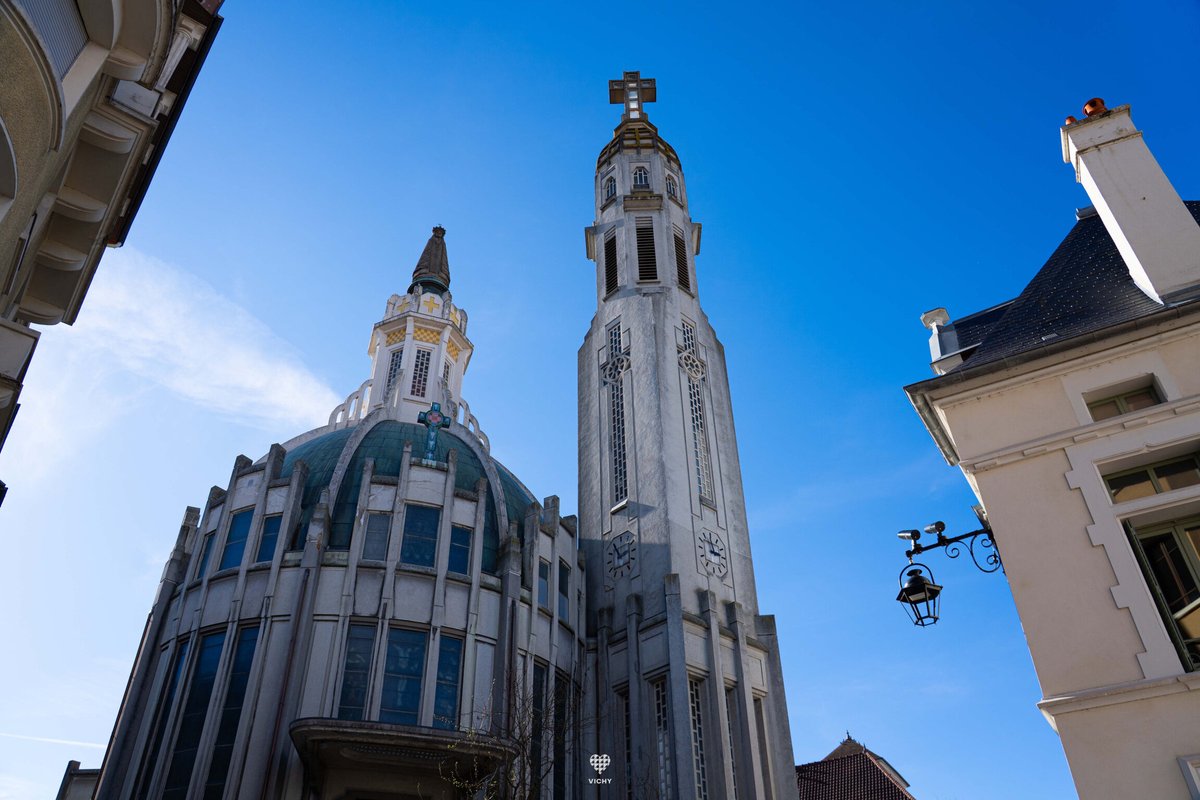 VilleDeVichy's tweet photo. [#PatrimoineVichy] ✨ Label international pour l'association Vichy Art déco ! 
🏛️ Un grand bravo à ses bénévoles pour leur travail de valorisation (église N-D-des-Malades, rue N. Larbaud). En 2031, l'association permettra à Vichy d'accueillir le colloque mondial après Chicago ! https://t.co/RobqGWskC9