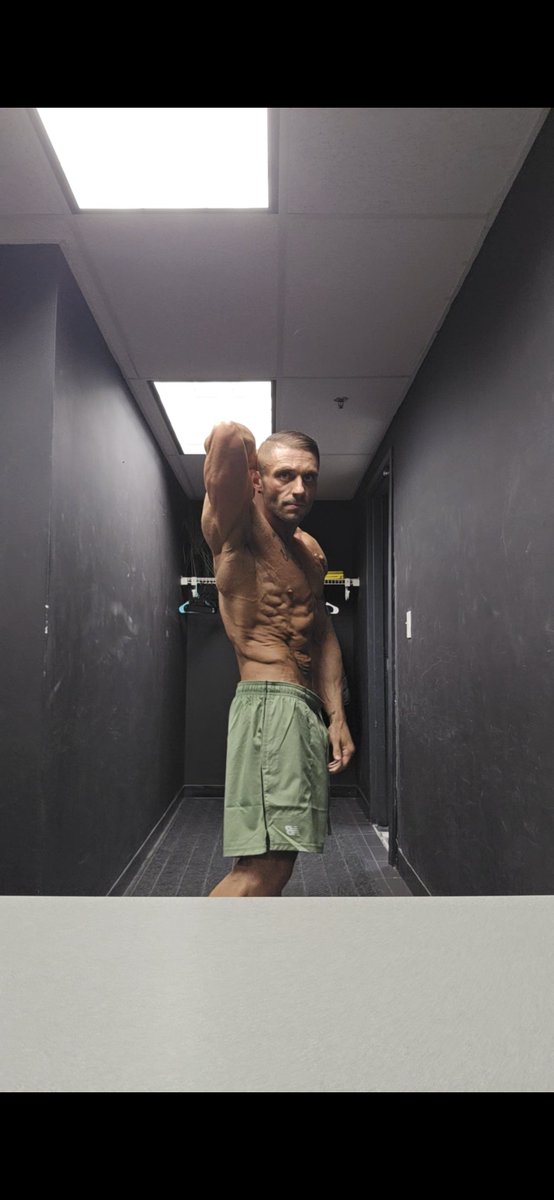 DezLabRD's tweet photo. July 20th - August 4th
Little over 2 weeks.

This is what high dose slu-pp-332 can produce. ZERO diet change. 

164.6lbs - 152.6lbs

I have been saying for a very long time that slu-pp-332 is the #1 compound for fat loss ever created. https://t.co/mzUkNq02sm
