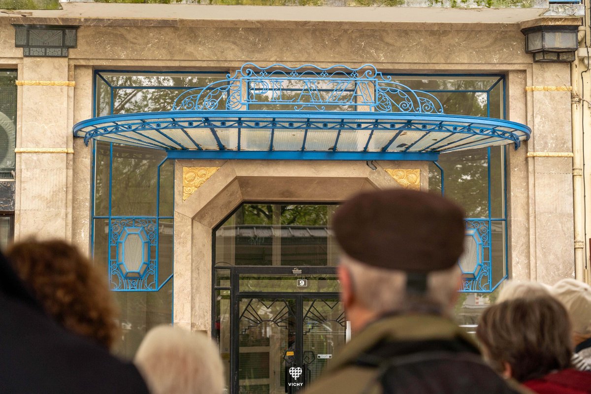 VilleDeVichy's tweet photo. [#PatrimoineVichy] ✨ Label international pour l'association Vichy Art déco ! 
🏛️ Un grand bravo à ses bénévoles pour leur travail de valorisation (église N-D-des-Malades, rue N. Larbaud). En 2031, l'association permettra à Vichy d'accueillir le colloque mondial après Chicago ! https://t.co/RobqGWskC9