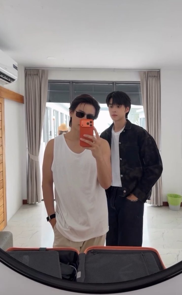 bubbleehello's tweet photo. ชีวีนเช้าเย็น แต่ชีก็รักม๋าน้อยของชีมาก ยามเพิ่นฮักกัน https://t.co/mJ9ifzWkim