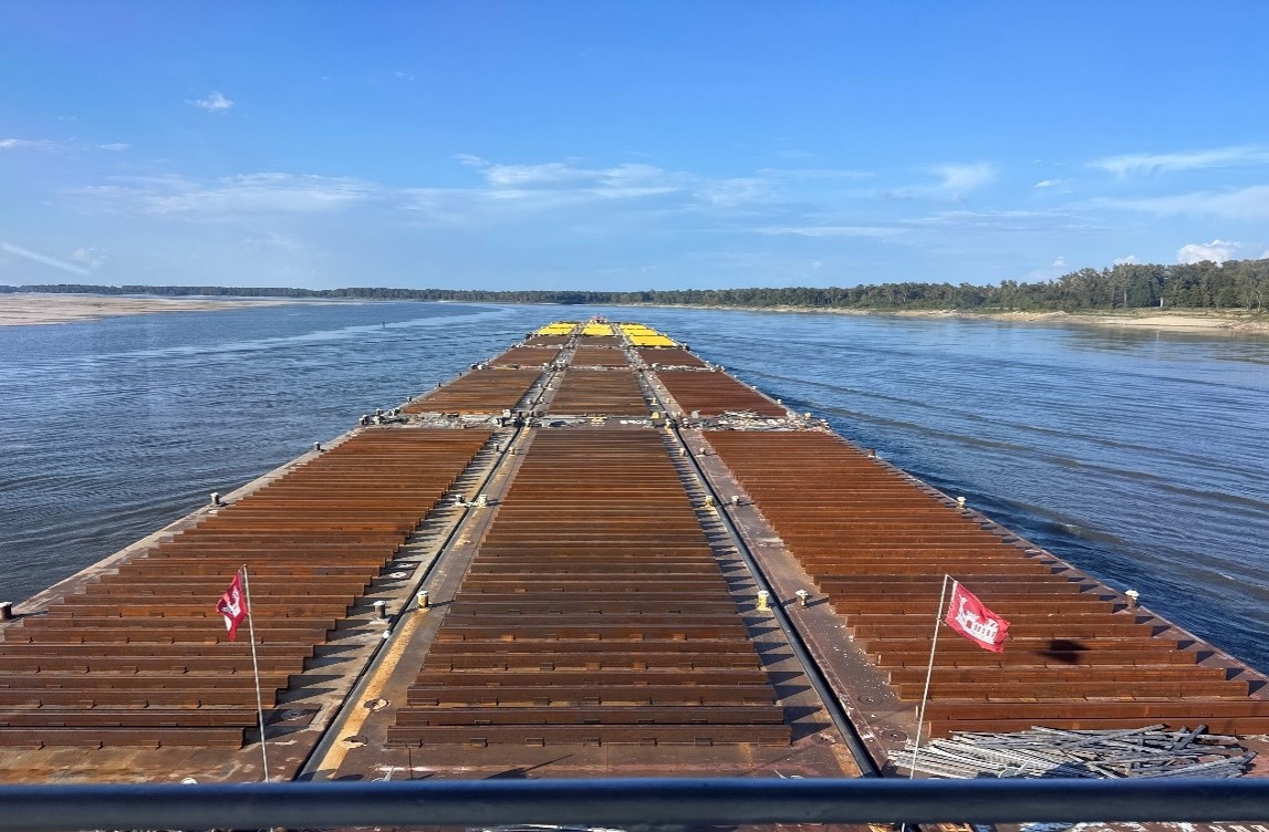 VicksburgUSACE's tweet photo. The M/V Benyaurd left the Vicksburg Harbor on Sept. 22 & is delivering empty barges to the Mat Loading Unit stationed at Richardson Landing. From mechanical overhauls to river transit, thank you to our mariners & support personnel keeping the mission moving forward. #MVKProjects https://t.co/yIAf9mXW5z
