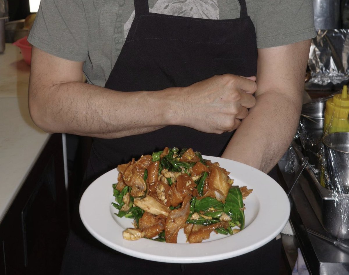 BuffetMagazine's tweet photo. J. Lee of @Emily_Sundberg's Feed Me fame presents Chicago's Eighth Wonder: Crispy Pad See Ew https://t.co/QhXHpY303J
