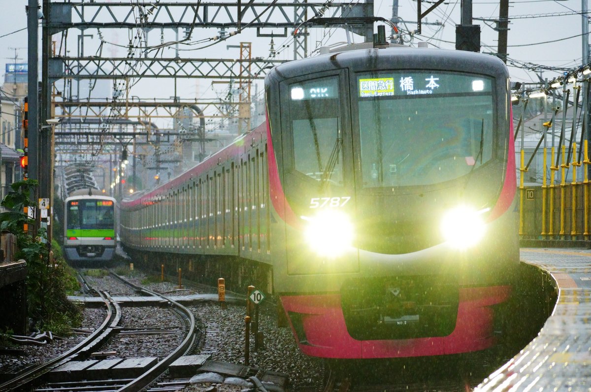 XIAORING's tweet photo. ～デビュー9周年当日の京王5000系～

本日2026年9月29日で営業運転開始から9周年を迎えた5000系。
せっかくなので今日当日に5000系を撮ってきました！
5000系9周年おめでとうございました！

2026年9月29日 下高井戸、京王多摩川、府中にて。　#keio #京王線 https://t.co/fBoykEkAYe