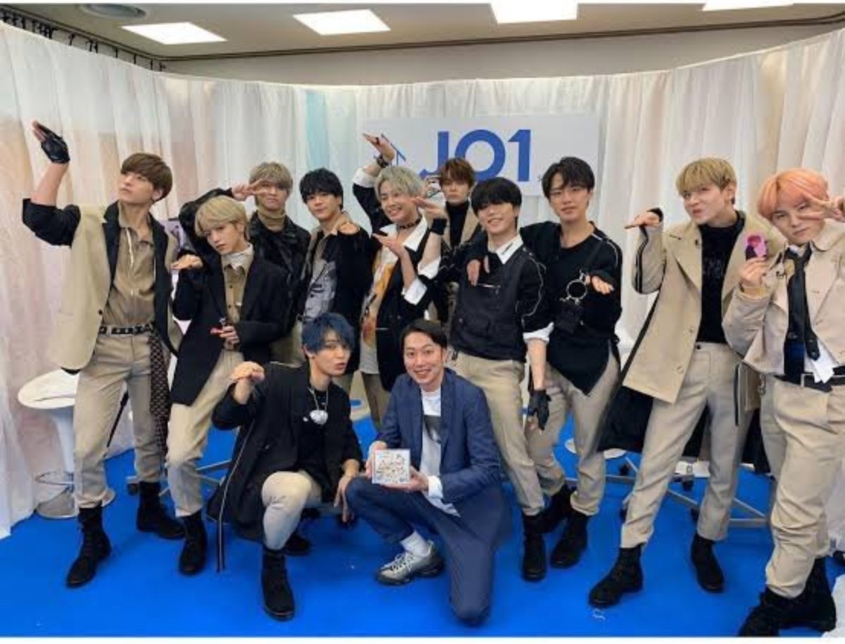 ren_produce's tweet photo. 吉本興業さんでカーテンで仕切って
デビュー生配信

外国特派員協会主催の記者会見USデビュー

7年間JO1もJAMもがんばった！！
またスタートだッ！！ https://t.co/3TAtgegfOw