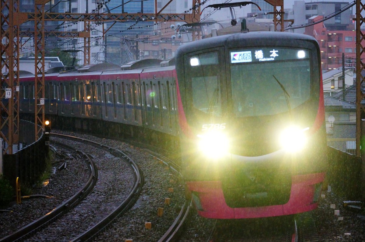 XIAORING's tweet photo. ～デビュー9周年当日の京王5000系～

本日2026年9月29日で営業運転開始から9周年を迎えた5000系。
せっかくなので今日当日に5000系を撮ってきました！
5000系9周年おめでとうございました！

2026年9月29日 下高井戸、京王多摩川、府中にて。　#keio #京王線 https://t.co/fBoykEkAYe