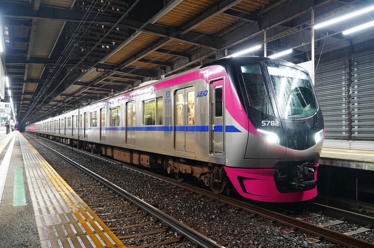 XIAORING's tweet photo. ～デビュー9周年当日の京王5000系～

本日2026年9月29日で営業運転開始から9周年を迎えた5000系。
せっかくなので今日当日に5000系を撮ってきました！
5000系9周年おめでとうございました！

2026年9月29日 下高井戸、京王多摩川、府中にて。　#keio #京王線 https://t.co/fBoykEkAYe
