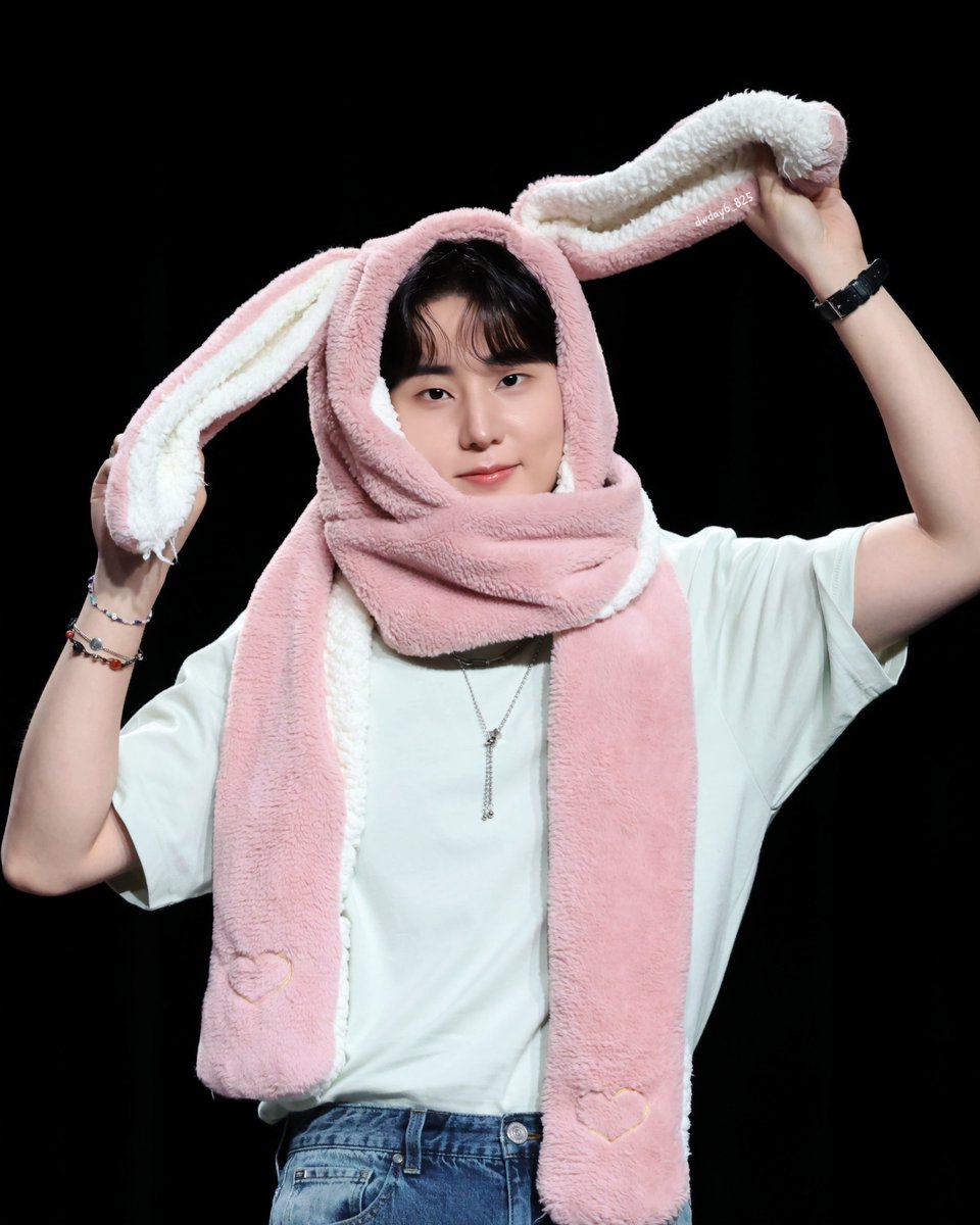dwday6_825's tweet photo. 260809 #영케이 

긔..긔여워🩷

#데이식스 #day6 #youngk #강영현 https://t.co/sv7f8EvMKI