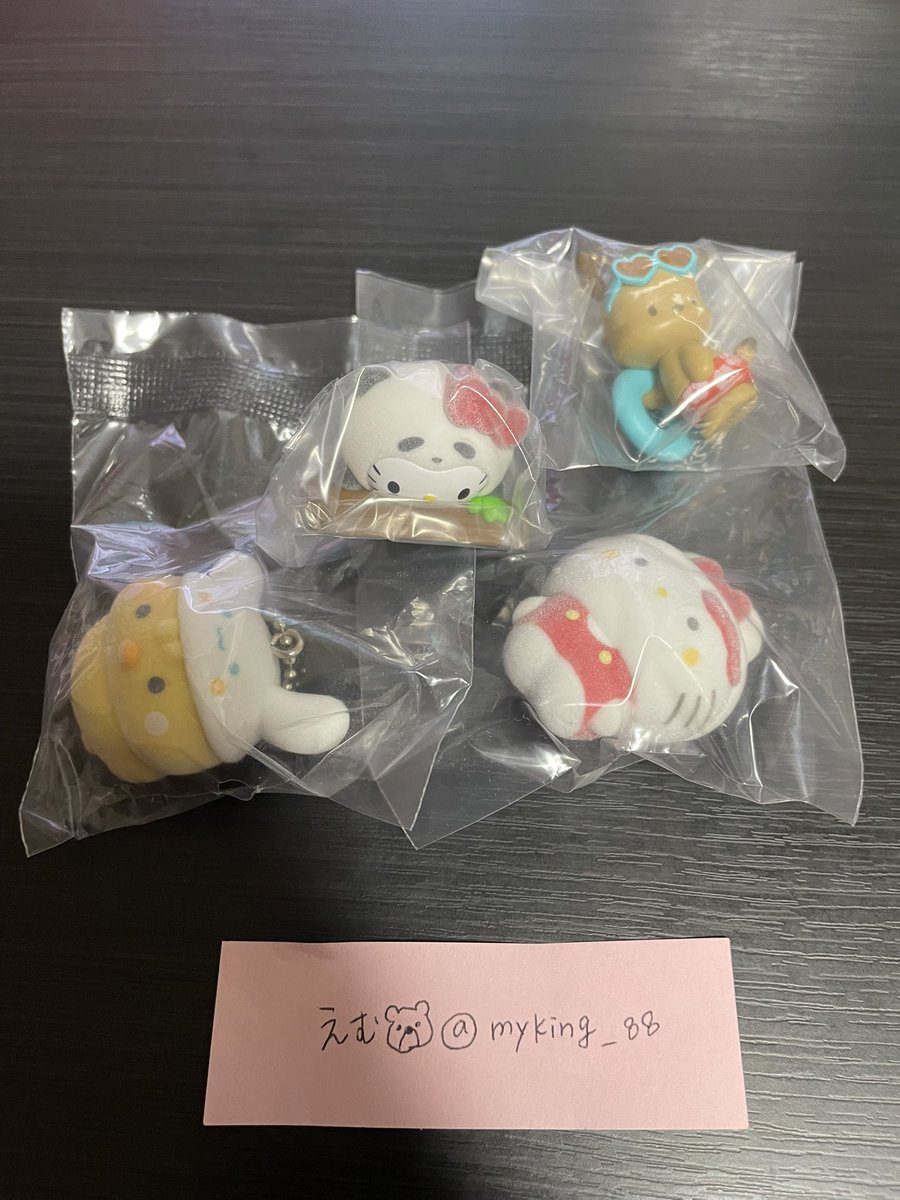 myking_88's tweet photo. 【交換】サンリオ ふわふわ フロッキーマスコット ぱんだっこ アロハスイングコレクション ハロウィン

(譲)フロッキー:キティ、ポポ
       パンダっこ:キティ
　　アロハ:ポチャッコ

(求)画像2〜4
　　異種サンリオ(キティ/プリン/ポチャッコ)

都内手渡し希望ですが、郵送交換も
検討いたします🙇‍♀️ https://t.co/m5XIV9PfgG