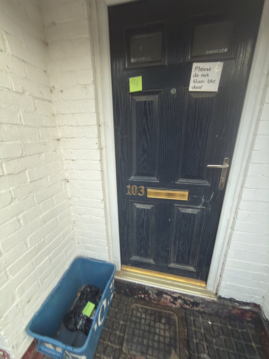 kunJNR's tweet photo. I did not know @RoyalMail is this unreliable. Ordinary home collection, I rebooked for 9 days straight until I took it to a shop myself yesterday 🤣@RoyalMail @royalmailnews do better https://t.co/PBsUd6bGFi