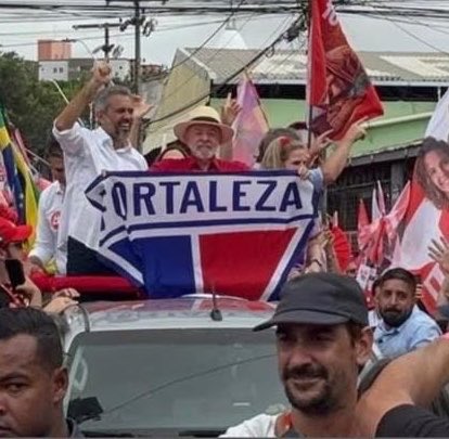 offBruno0's tweet photo. Luís Inácio Lula da Silva = Fortaleza Esporte clube. Democracia. Respeito. Time do bem. 
Jair Messias Bolsonaro = torcedor assumido do Ceará Sporting Clube. Ditadura. Desrespeito. Time do mal. https://t.co/YFuQgdQErt