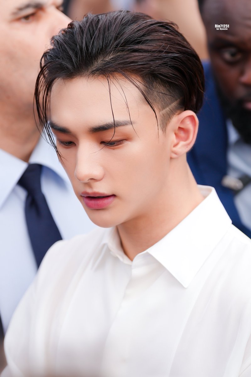Rin71251's tweet photo. 20260929
#현진 #Hyunjin
#DiorSummer27_HYUNJIN https://t.co/vkLjhptFPX