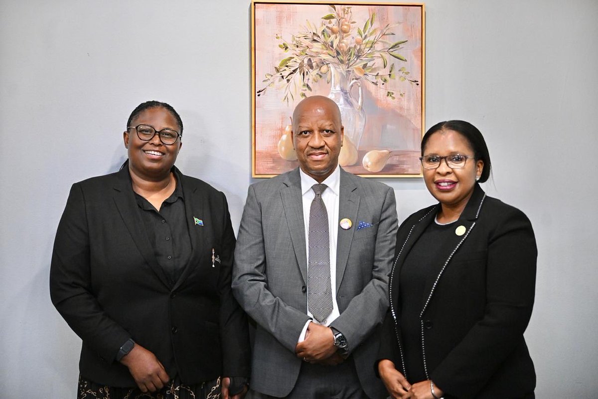 HlongsNomc19824's tweet photo. KwaZulu-Natal Premier Thamsanqa Ntuli is participating in the Provincial Electoral Code of Conduct Signing Ceremony, which unites political parties and independent candidates vying for the 2026 Local Government Elections. https://t.co/UNw7nBhmXy