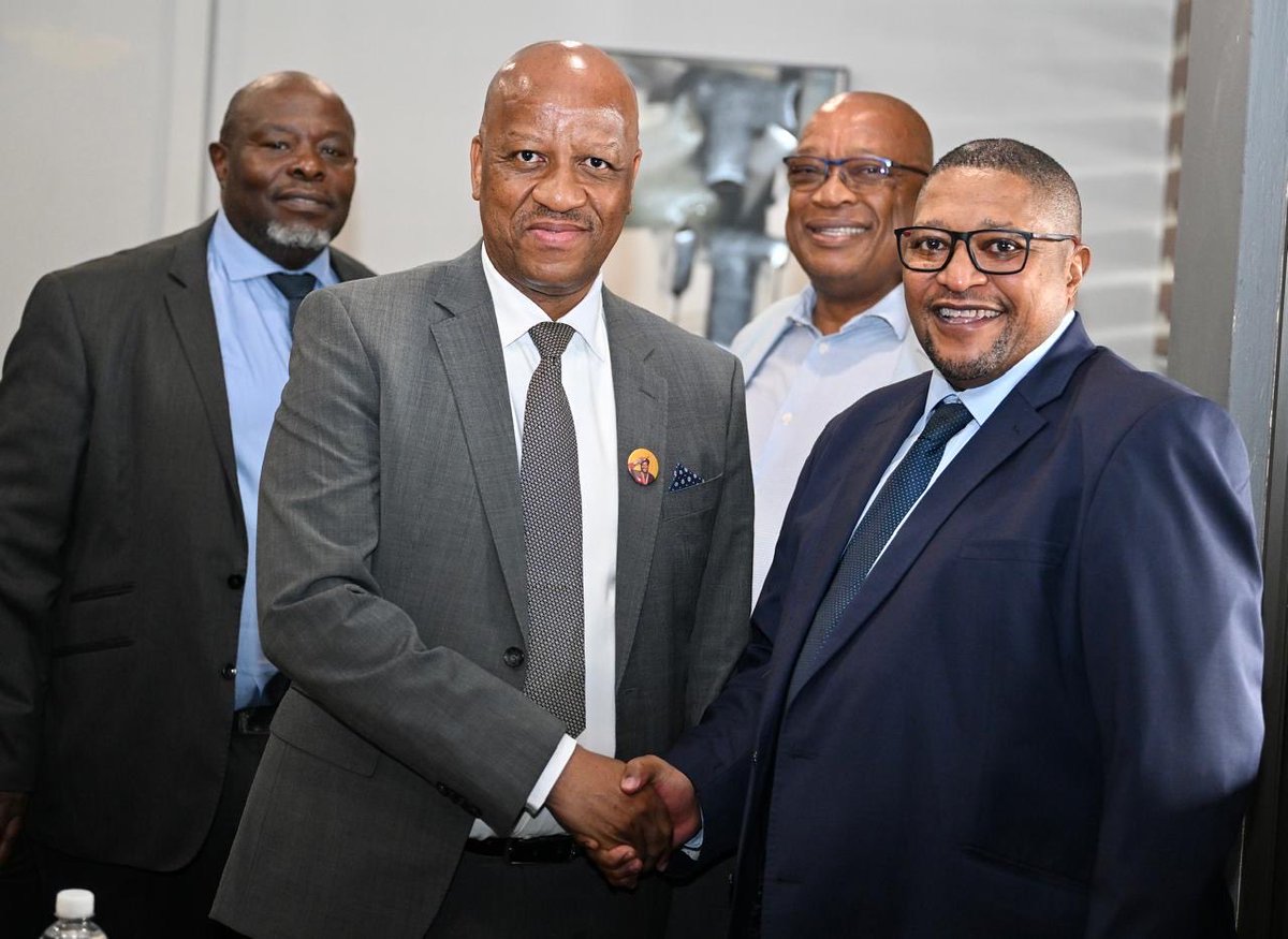 HlongsNomc19824's tweet photo. KwaZulu-Natal Premier Thamsanqa Ntuli is participating in the Provincial Electoral Code of Conduct Signing Ceremony, which unites political parties and independent candidates vying for the 2026 Local Government Elections. https://t.co/UNw7nBhmXy