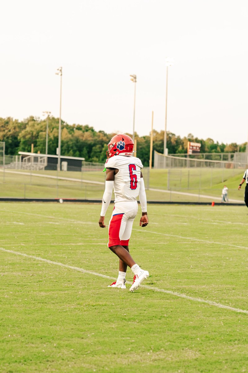 Terrell_LewisJr's tweet photo. Week 1-5 stats 
3 int
10 Pbu
21 tackles
1 punt return td
3 catches 72 yards https://t.co/0hvcuue7GK