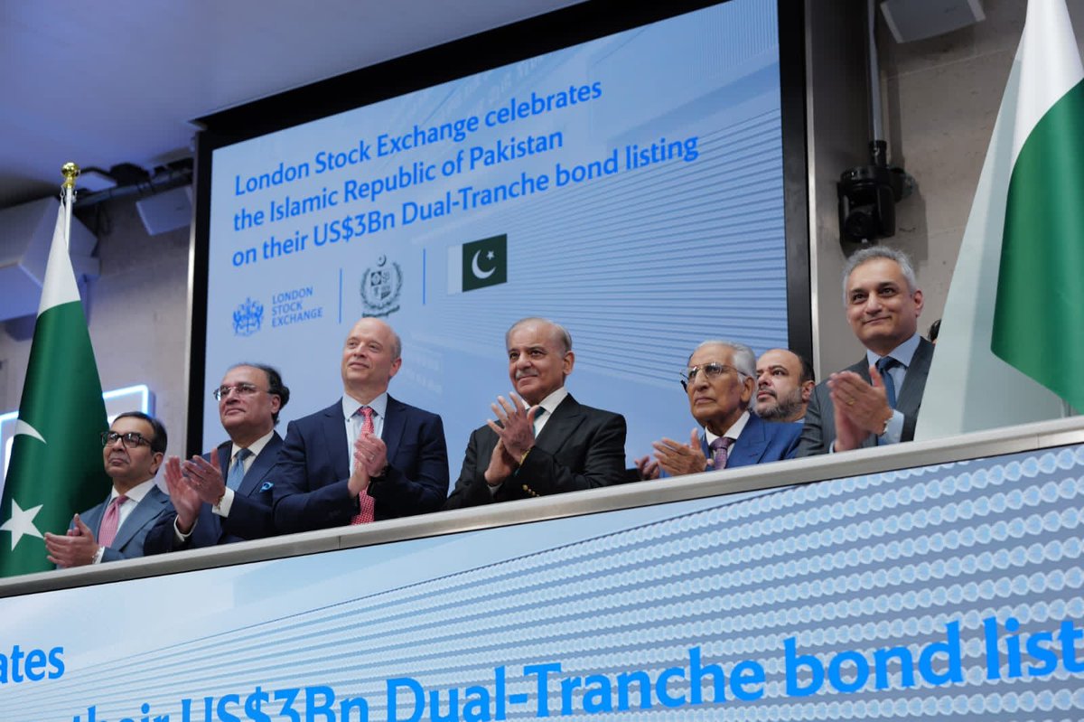 PakPMO's tweet photo. Prime Minister Muhammad Shehbaz Sharif attending the Market Open ceremony at the London Stock Exchange, which also featured the unveiling ceremony for Pakistan’s $3 billion dual-tranche bonds listing. https://t.co/FGqve0BaMD