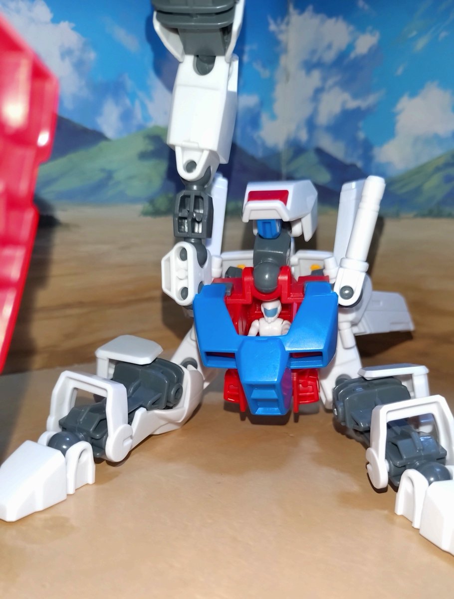 oqPpSH1ZhXLW4zA's tweet photo. ガンダム×フリーダムで
なんちゃって建設機械完成！
2足歩行モードもできます👍️
接続パーツ、別売りでも良いのでいくつか欲しくなってきました😅
#ガンダムミキシマイズ https://t.co/rA1J9Eq0wX